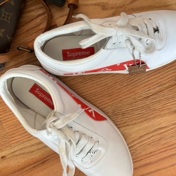 Louis Vuitton Supreme Sneaker - Picture 4 of 5
